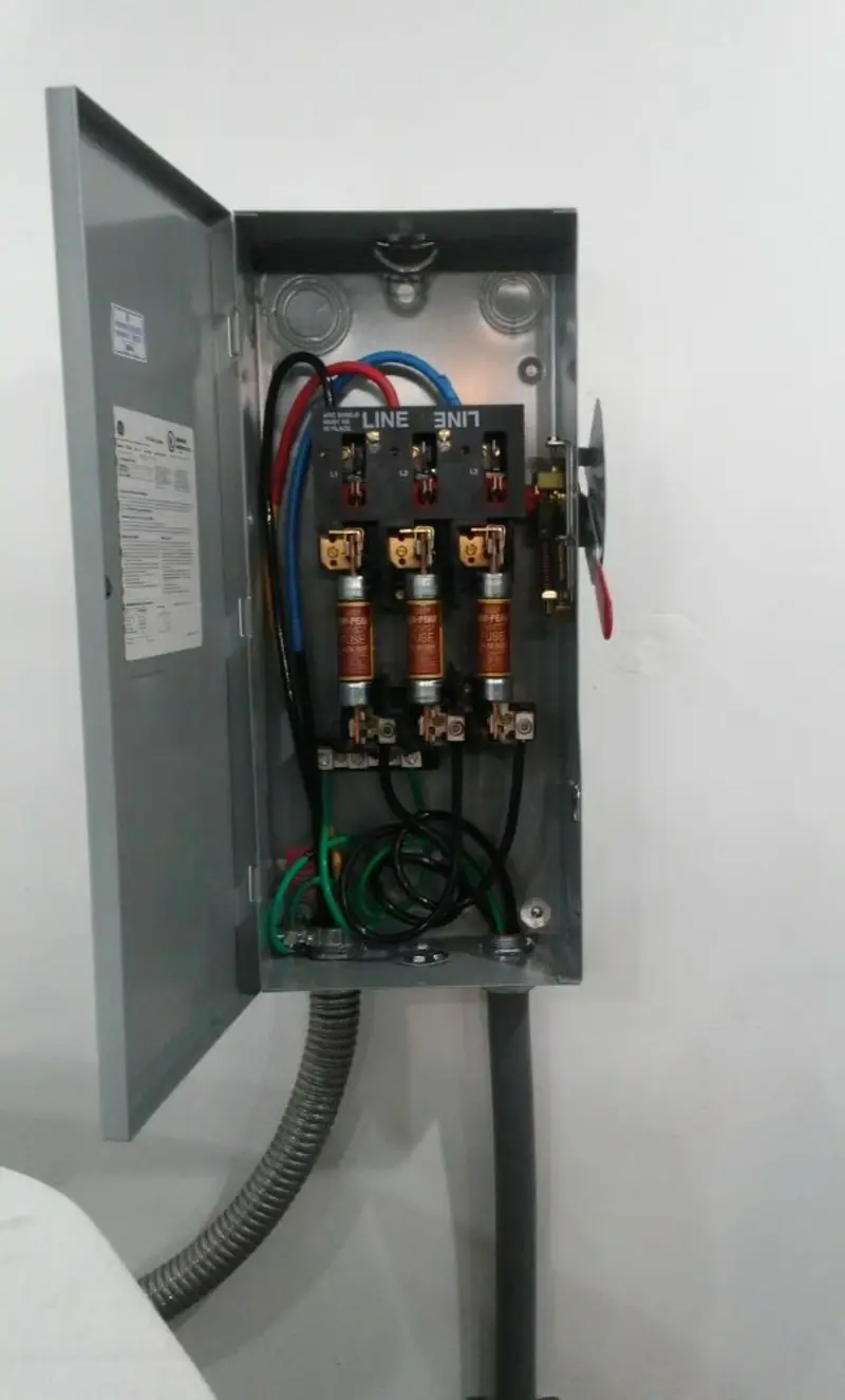 Three-phase disconnect switch installed for Smoke Detector Installation in Iowa Falls